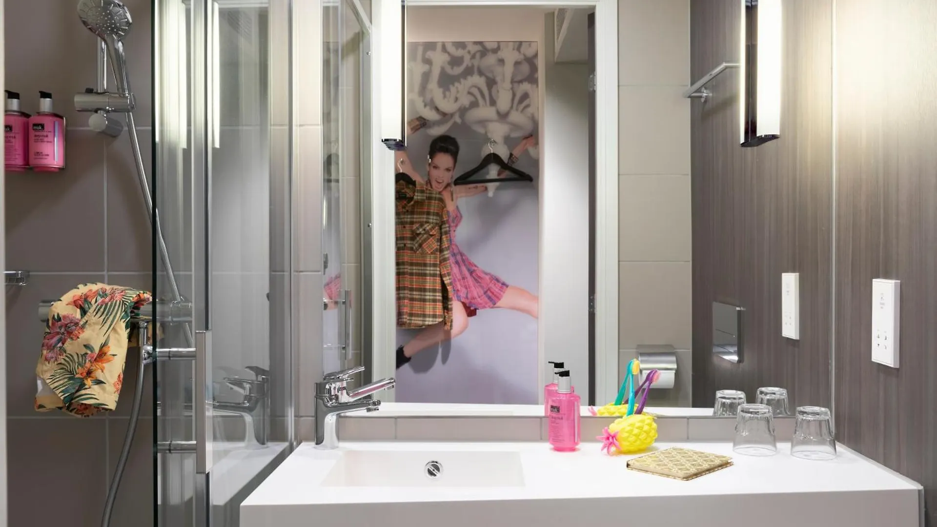 Отель Moxy Milan Malpensa Airport Казе-Нуове