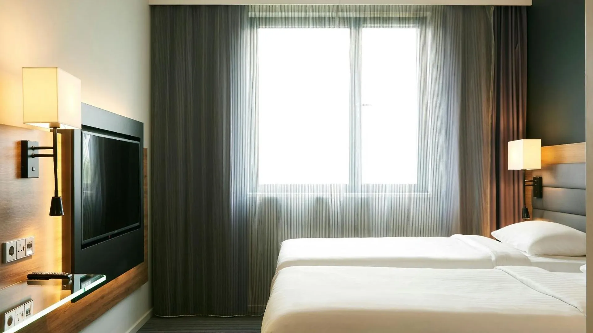 Отель Moxy Milan Malpensa Airport Казе-Нуове