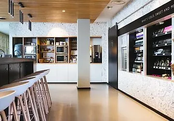 Отель Moxy Milan Malpensa Airport Казе-Нуове