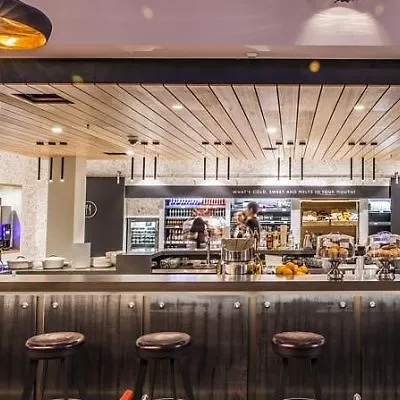 Отель Moxy Milan Malpensa Airport Казе-Нуове