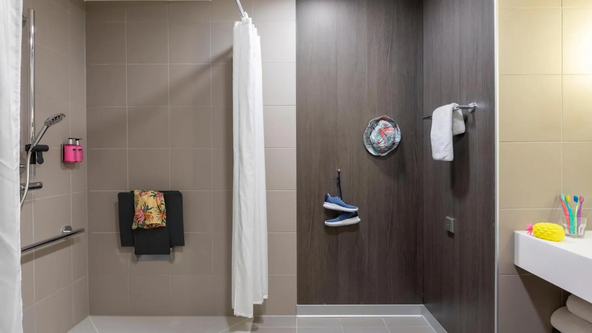 Moxy Milan Malpensa Airport Hotel Case Nuove